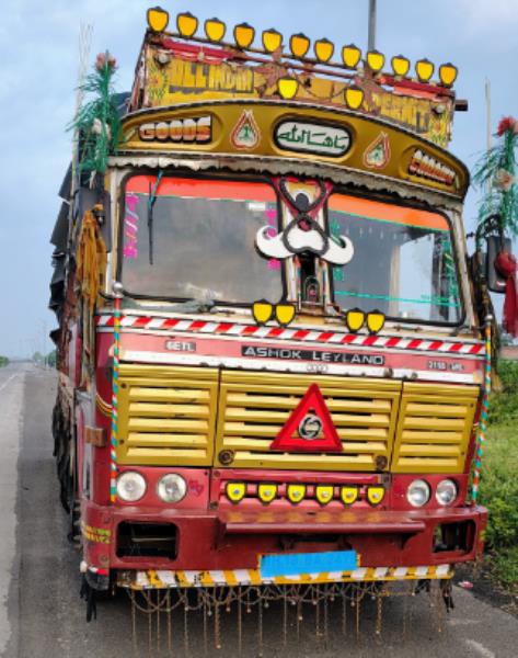 Ashok Leyland 3118 image 2